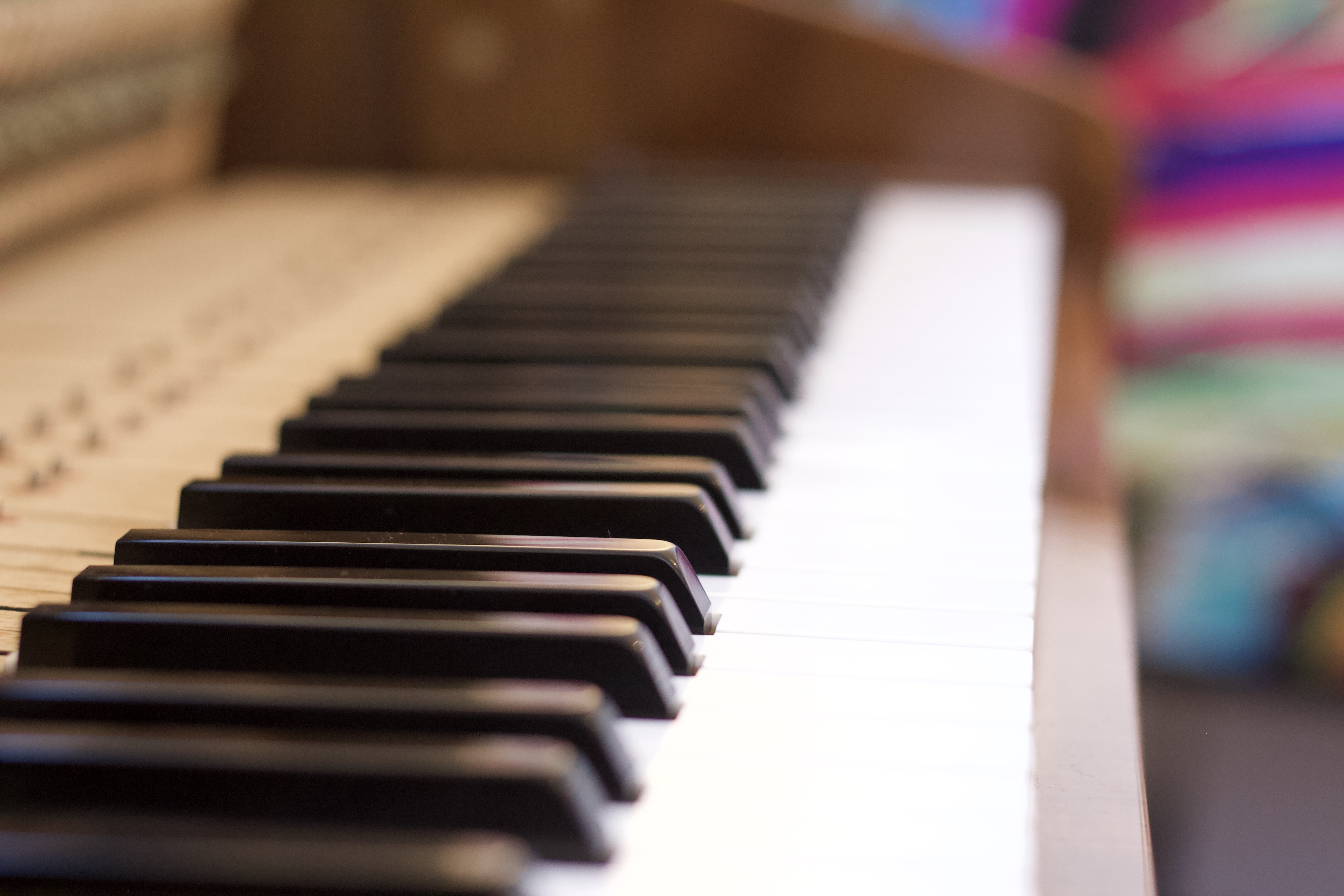 alt="Beginner piano lessons in Brighton with Ashley Kingsley"